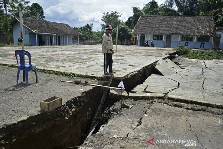 Pergerakan tanah di Garut 