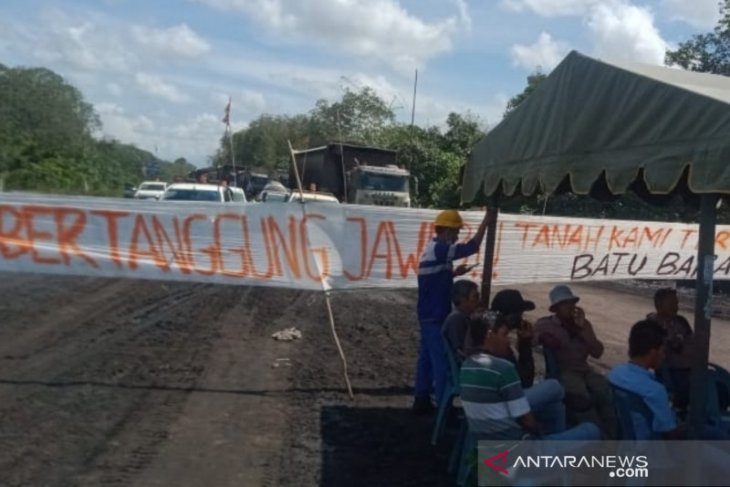 Pemilik tanah tutup akses jalan ke tambang batu bara