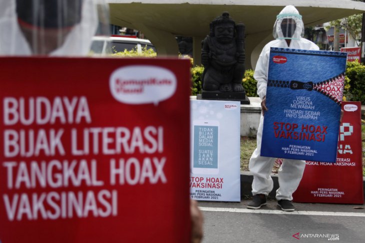 Luruskan hoaks vaksinasi secara perlahan bukan dengan paksaan begini caranya