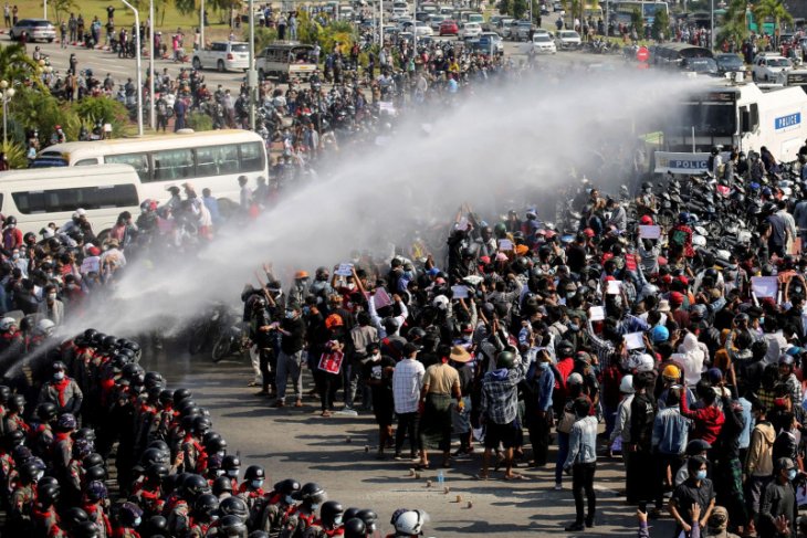 Pasukan Myanmar lepas tembakan ke demonstran lima tewas