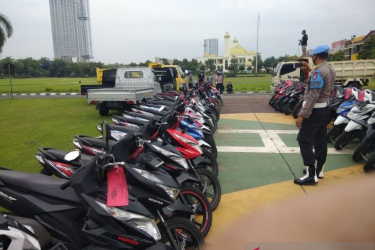 Polisi Jatim gagalkan selundupan ratusan kendaraan ke luar negeri