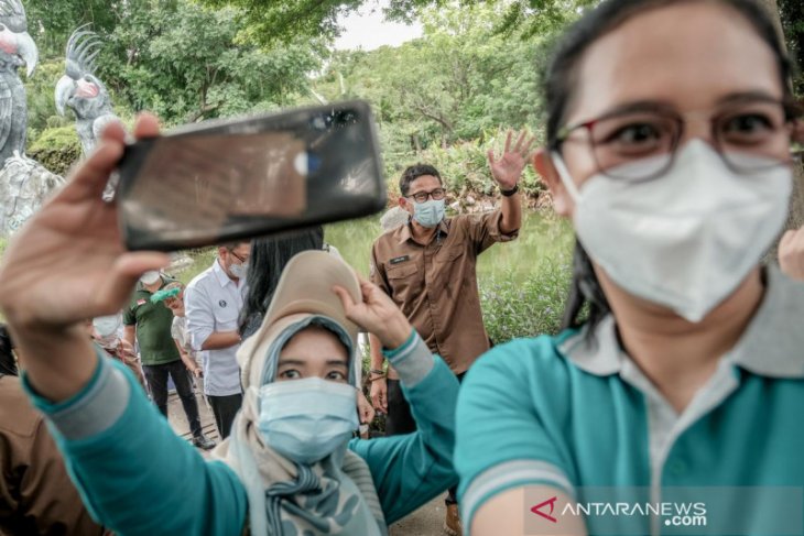 Menteri Sandiaga Uno ajak tenaga kesehatan berwisata lepas penat