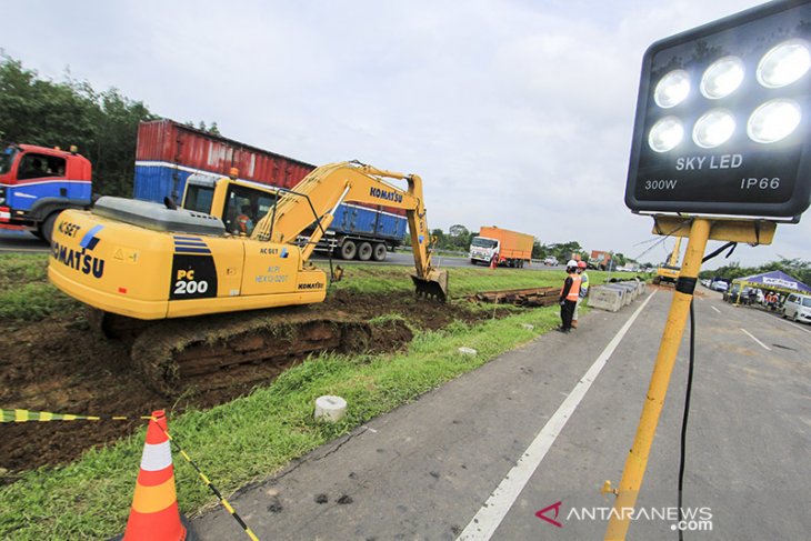 Perbaikan jalan ambles Tol Cipali 