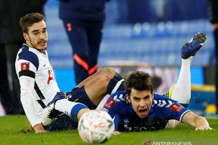Lampard minta Everton datangkan Harry Winks
