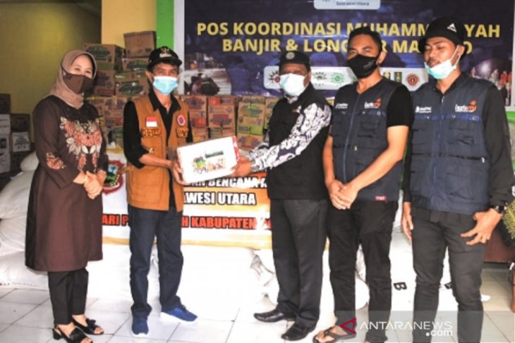 Pemkab Gorontalo serahkan bantuan bagi korban bencana di Manado