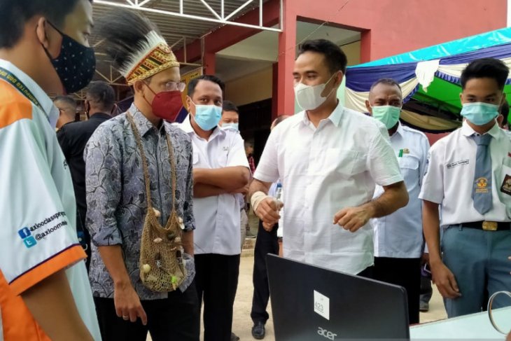 Menteri Pendidikan dan Kebudayaan tinjau sekolah di wilayah Sorong