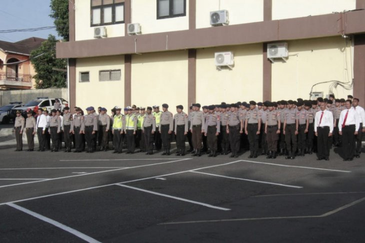Kapolda Malut pimpin apel kesiapan Bhabinkamtibmas dan vaksinator COVID-19