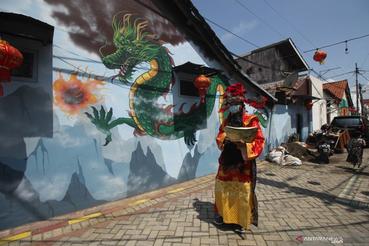 Dewa Rejeki berkeliling kampung pecinan