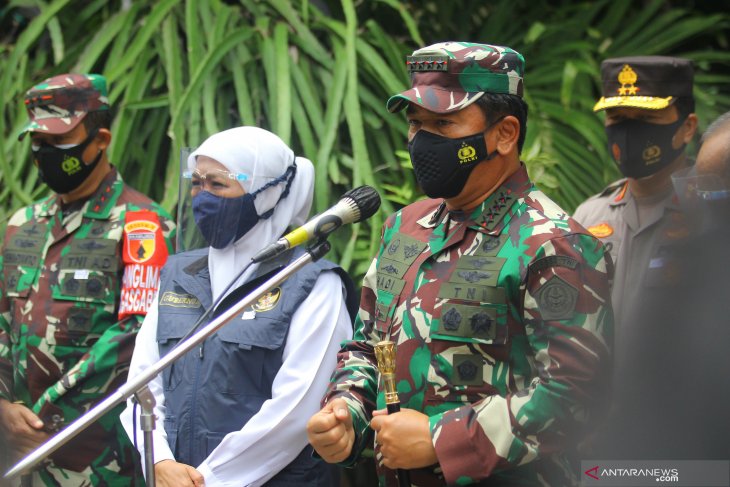 Panglima TNI Kunjungi Posko PPKM Mikro di Surabaya