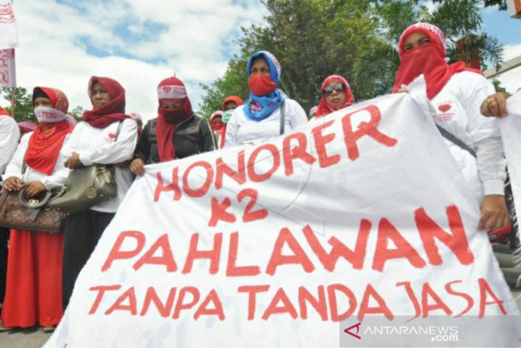 Upah pegawai kontrak pemerintah masih di bawah UMP jangan hanya ngomong