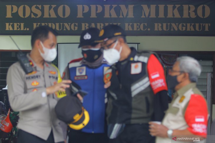 Posko PPKM Mikro di Surabaya