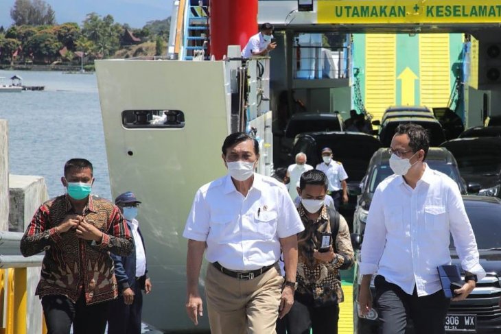 Minister reviews developmental progress of Lake Toba tourism project