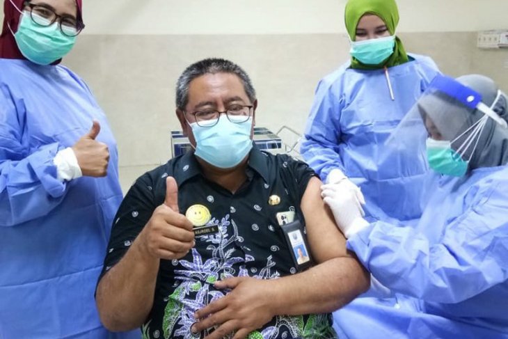 Sebanyak 2.960 tenaga kesehatan di Probolinggo mulai vaksinasi dosis kedua