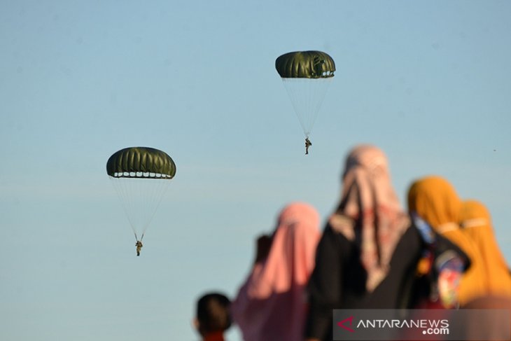 Prajurit Paskhas TNI AU Terjun Statik