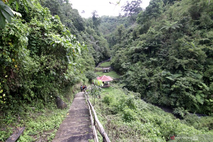 Wisata Air Terjun Telunjuk Raung