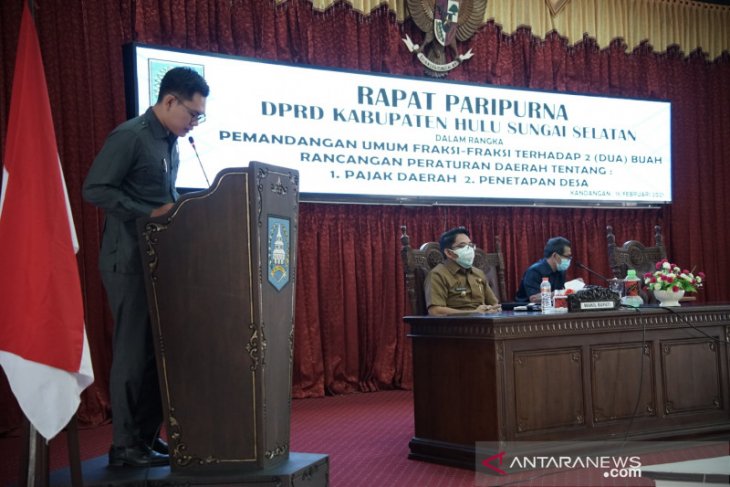 Rapat paripurna DPRD HSS sampaikan pandangan fraksi atas dua raperda