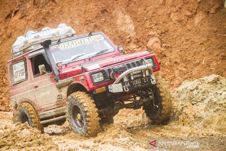 Komunitas Offroad MJC Kalsel Salurkan Bantuan Di Pedalaman Meratus