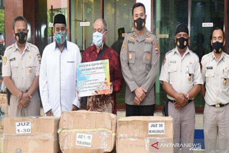 S Kalimantan Police provides Al Quran braille for blind people