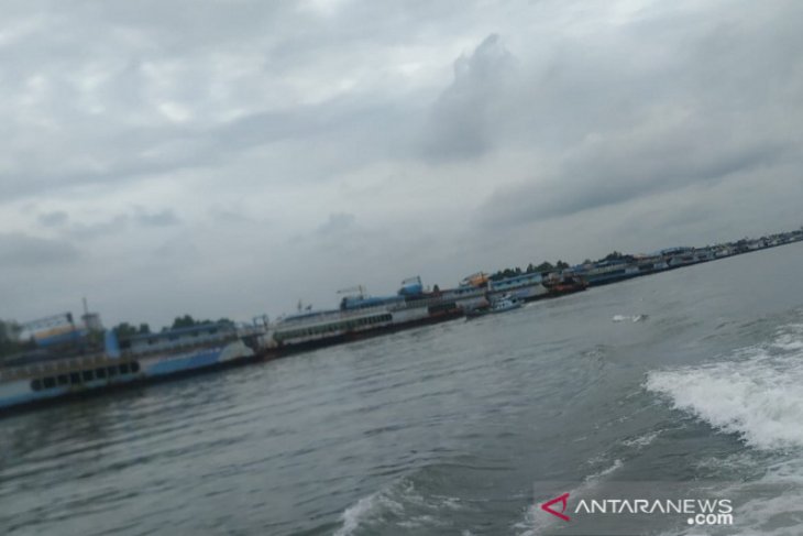 Ratusan kapal tambang timah padati Pelabuhan Pangkalbalam karena cuaca