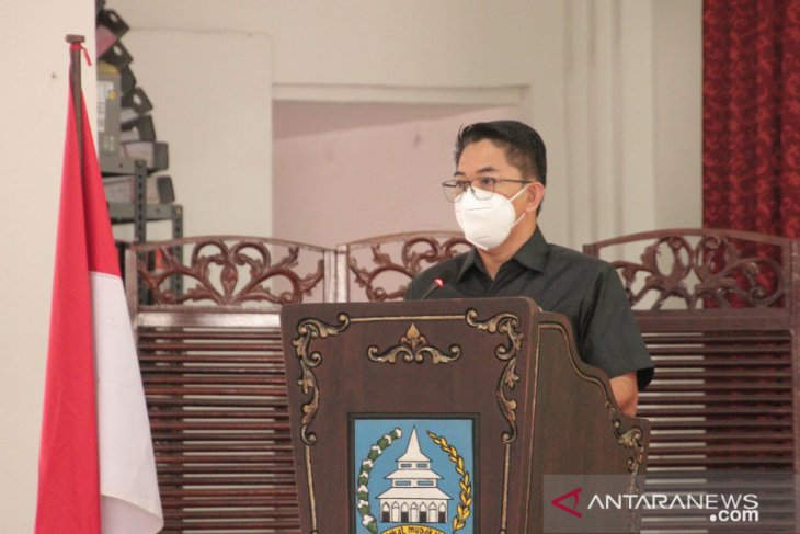 Wabup HSS sampaikan jawaban eksekutif atas pemandangan umum fraksi