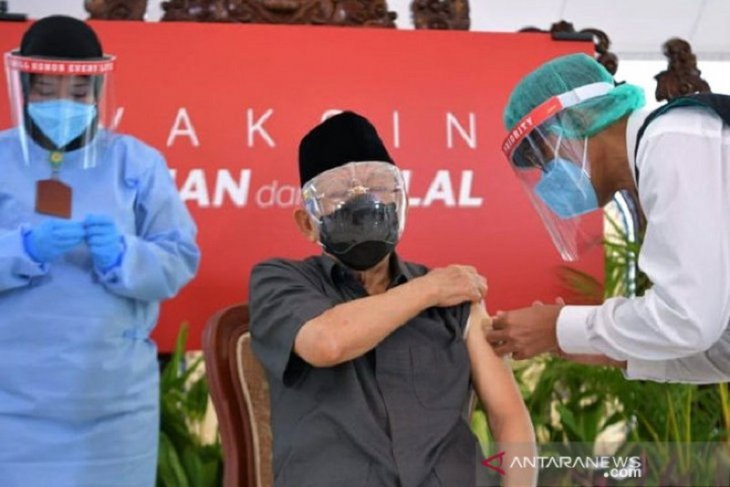 Menkes sebut Wapres contoh baik lansia yang mau divaksin