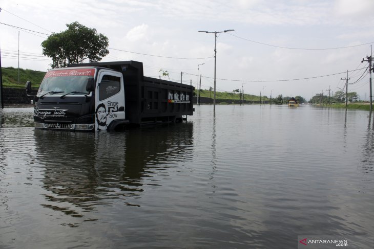 Banjir di Jalan Raya Porong Meluas