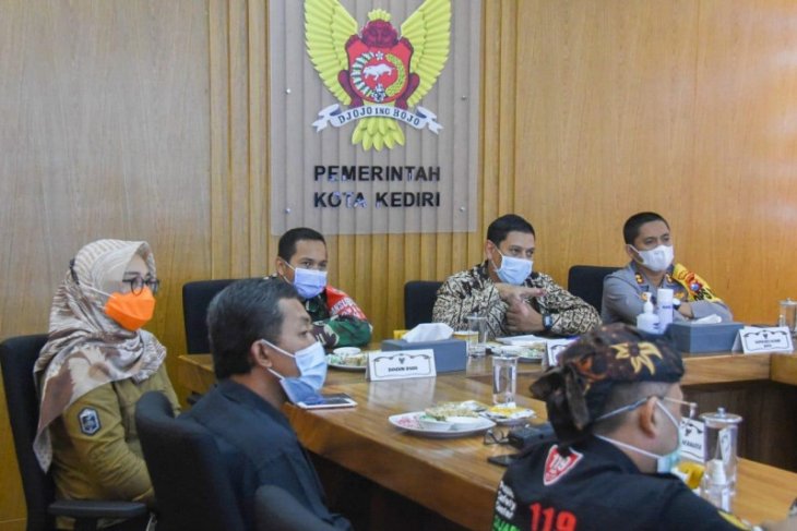 Pemkot Kediri targetkan kasus aktif COVID-19 turun di bawah 1 persen