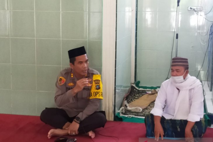 Polres Bangka Barat bantu sembako warga terdampak COVID-19