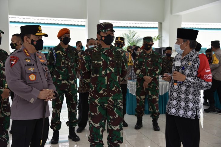 Panglima TNI-Kapolri tinjau Posko PPKM Maguwoharjo Sleman