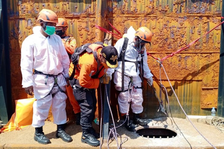 Terjebak di dalam tongkang, bujang ditemukan meninggal