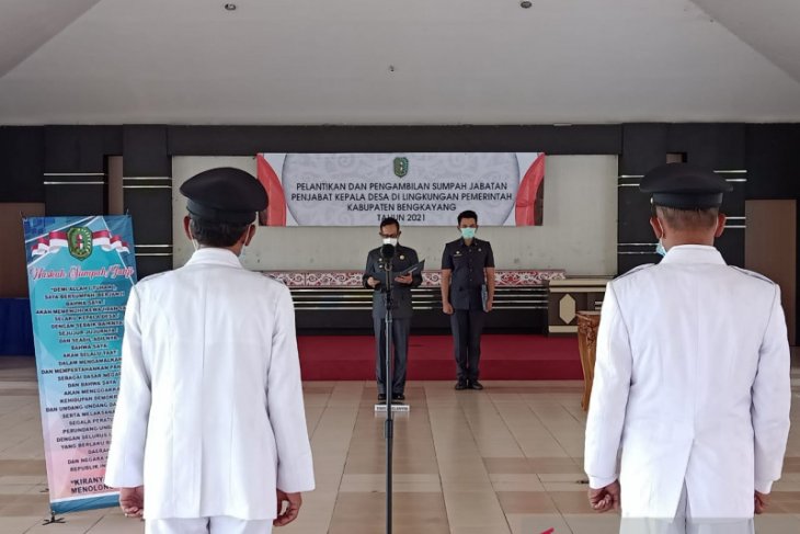 Pj Bupati Bengkayang ingatkan kades hati - hati gunakan dana desa