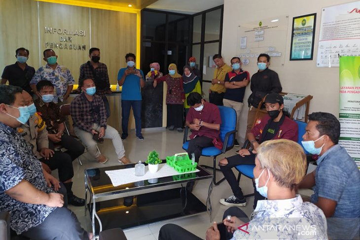 Nelayan datangi Kejati Bengkulu, desak beri efek jera bagi pengguna trawl