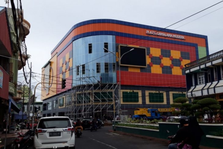 Dinas PUPR Plaza Gamalama Ternate terus dibenahi