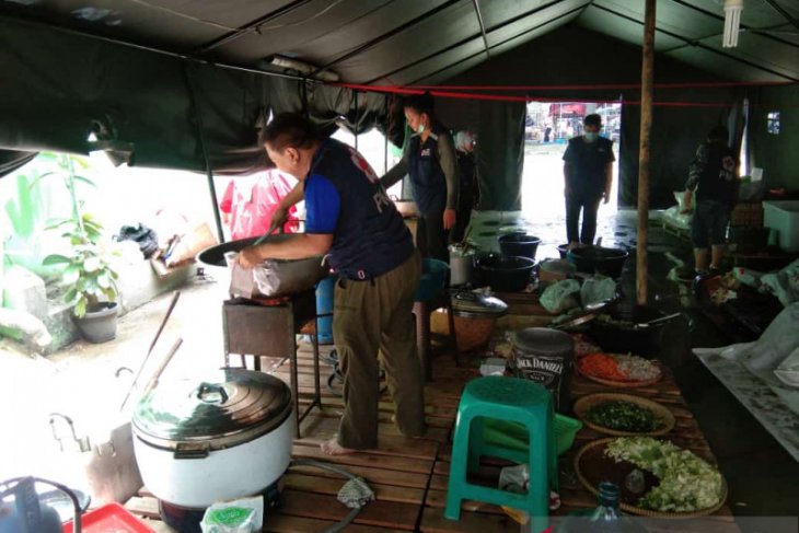PMI Kota Tangerang buka dapur umum untuk warga terdampak banjir