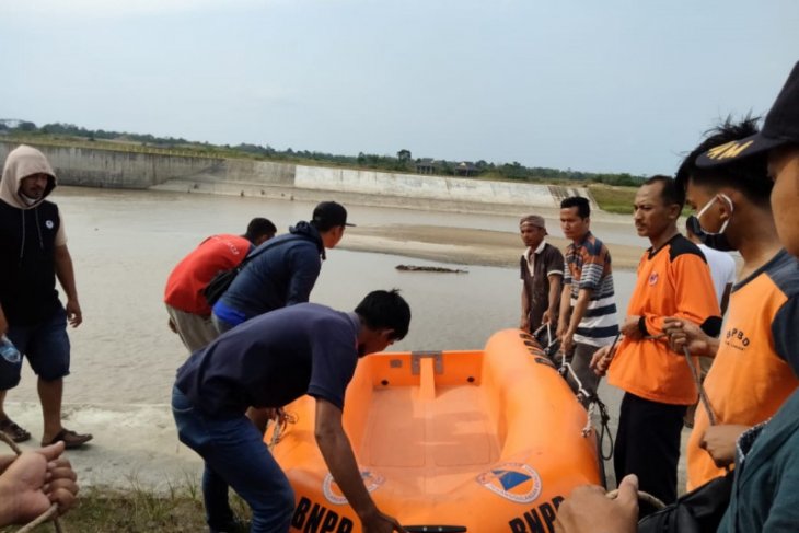 Mencari ikan mabuk di Waduk Sei Wampu Langkat, seorang warga tenggelam
