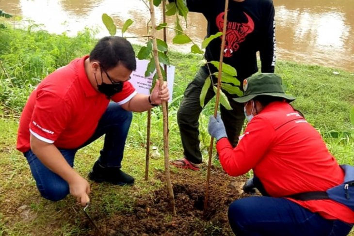 Ahmad Basarah: Bersih sungai jadi agenda wajib PDIP se-Indonesia