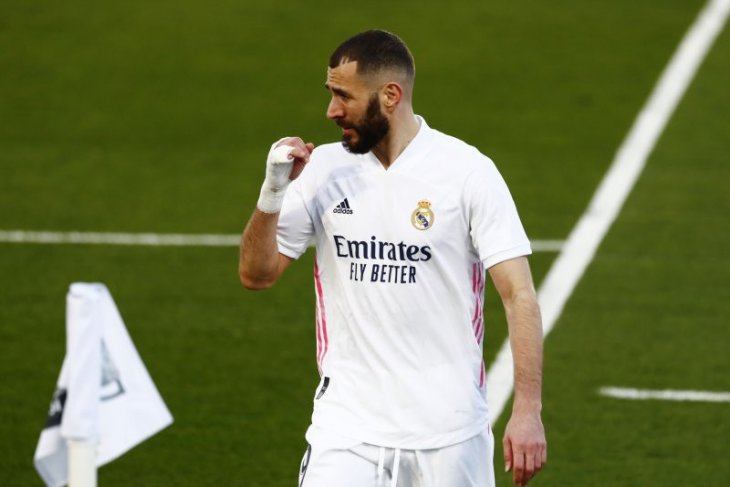 Dua gol Benzema bawa Real Madrid menang 2-1 atas Elche
