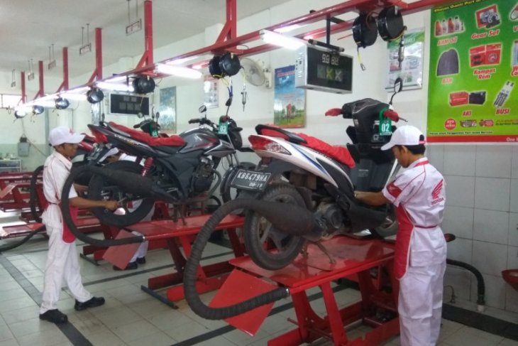 Astra Motor Kalbar beri program khusus rayakan HUT Ke-64