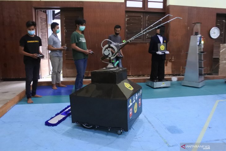 Robot Asisten Perawat Pasien COVID-19