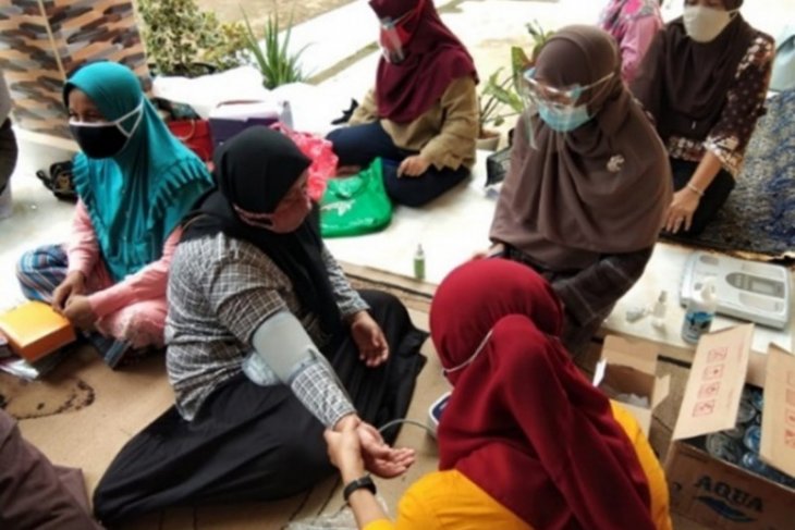 FKM UI berikan edukasi penanganan penderita hipertensi warga Depok