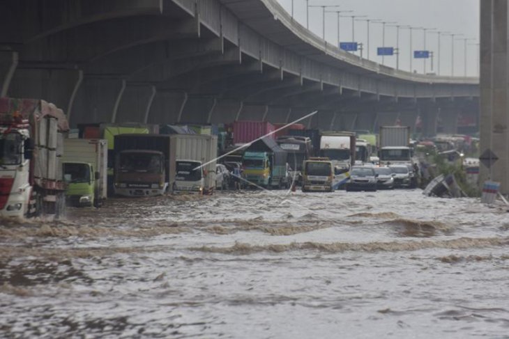 Banjir di Tol Jakarta-Cikampek