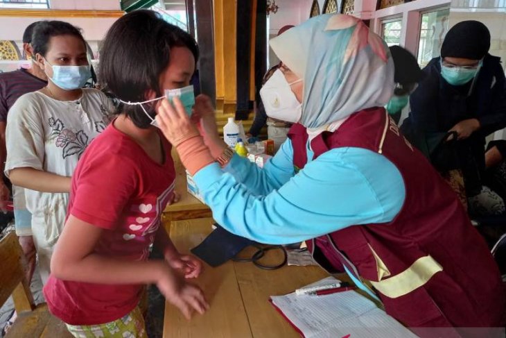 Dinkes Tangerang edukasi dan sosialisasi COVID-19 ke pengungsi banjir