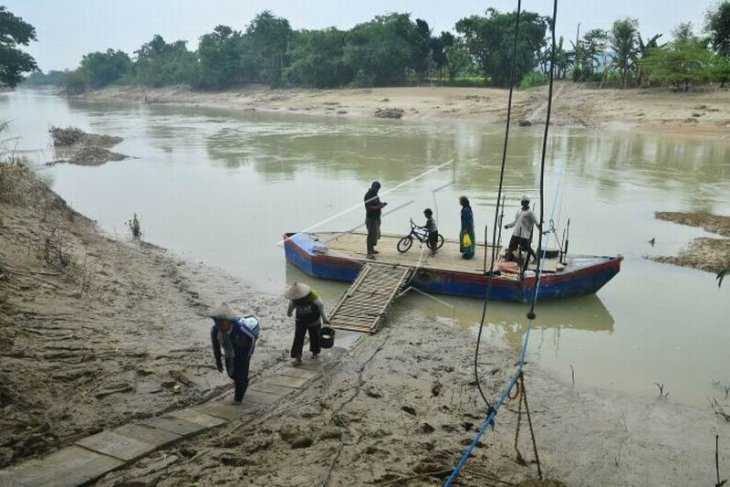 Jasa perahu penyeberangan