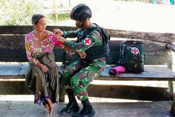 Satgas TNI berikan layanan pengobatan keliling warga di perbatasan RI-PNG