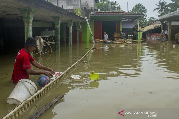 Banjir merendam ribuan rumah di Karawang 