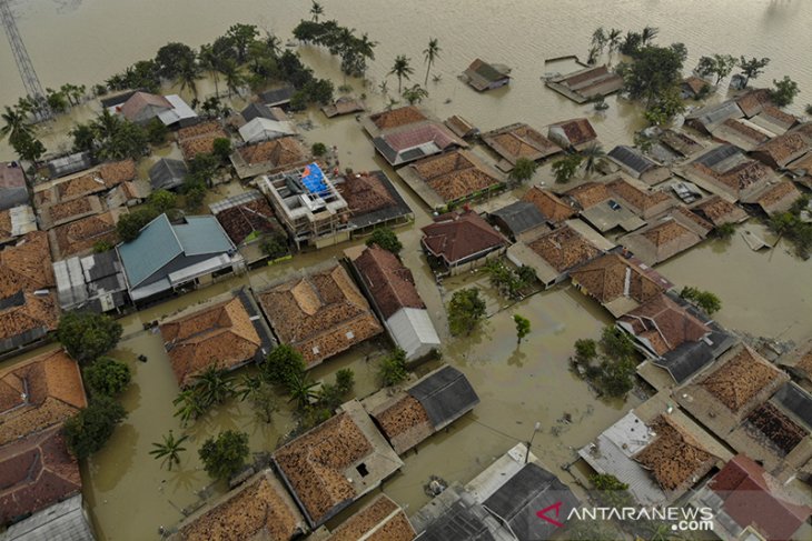 Banjir merendam ribuan rumah di Karawang 