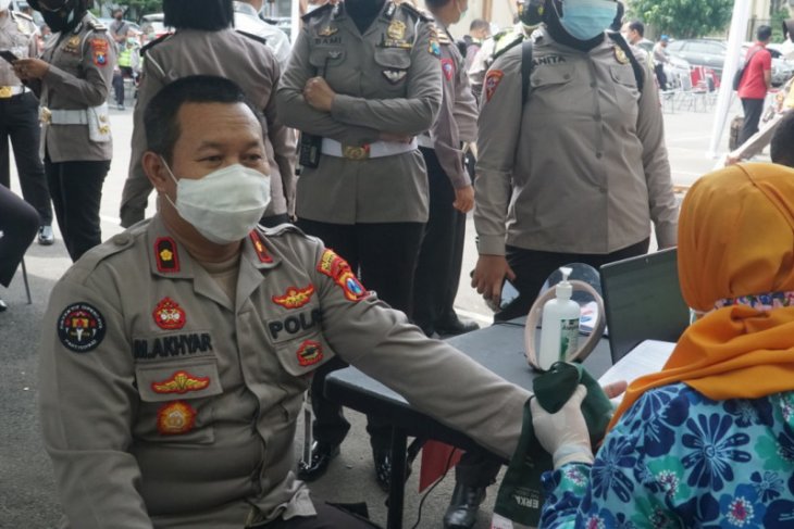 Lebih 42 ribu anggota Polri di Jatim terima vaksin COVID-19