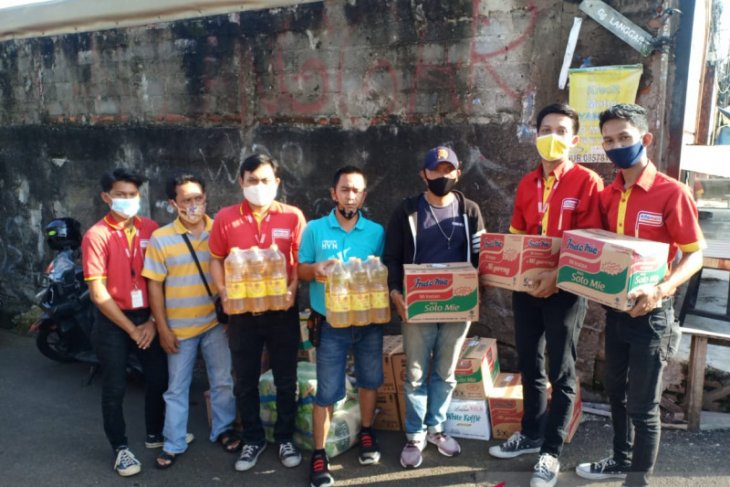 Alfamart berikan bantuan peristiwa banjir di berbagai daerah