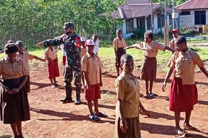 Indonesian soldiers deserve accolades for community services in Papua