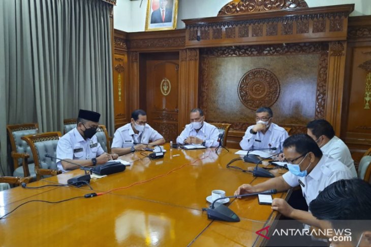 Pelantikan Bupati Batanghari dan Tanjabbar di rumah dinas gubernur